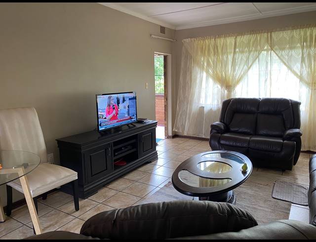 2 BEDROOM APARTMENT FOR SALE IN VANDERBIJLPARK CW 3